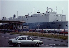 Frachtschiff am Pier