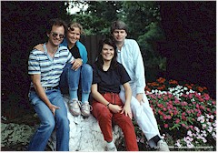 Reto, Susanne, Cheryl und Bill im Garten