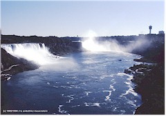 Blick auf die stiebenden Niagaraflle