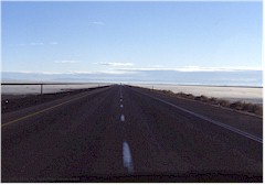 Schnurgerade Strasse in Utah