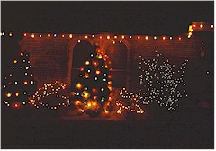 Haus mit Weihnachtsbeleuchtung