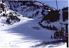 Sessellift in Skigebiet