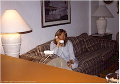 Susanne am Telefon