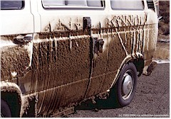Eisbedeckter VW Bus