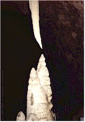 Stalagmit (unten) und Stalaktit (oben)