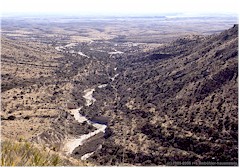 Ausgetrocknetes Flussbett in der Wste
