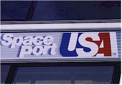 Space Port USA - Aufschrift auf Reisebus