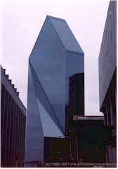 Verwinkeltes, glsernes Hochhaus in Dallas