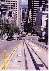 Hauptstrasse in San Francisco mit Cable Car