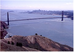 Golden Gate Bridge mit San Francisco im Hintergrund