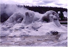 Geyser Grotto im Upper Geyser Basin des Yellowstone NP
