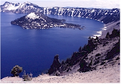 Kratersee mit Insel im Crater Lake NP