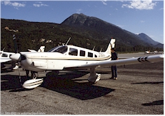 Kleinflugzeug auf dem Flugplatz von Skagway
