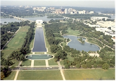 Blick auf das Lincoln Memorial vom Washington Memorial in Washington D.C.
