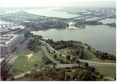 Blick auf das Thomas Jefferson Memorial vom Washington Memorial in Washington D.C.