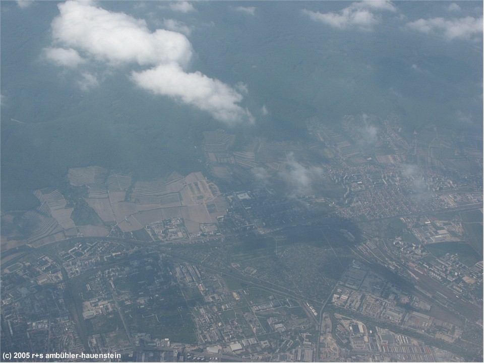 [ flug wien - tokyo: stadt in osteuropa ]