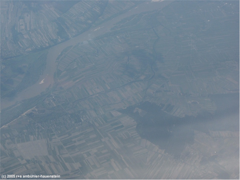 [ flug wien - tokyo: flusslandschaft in china ]