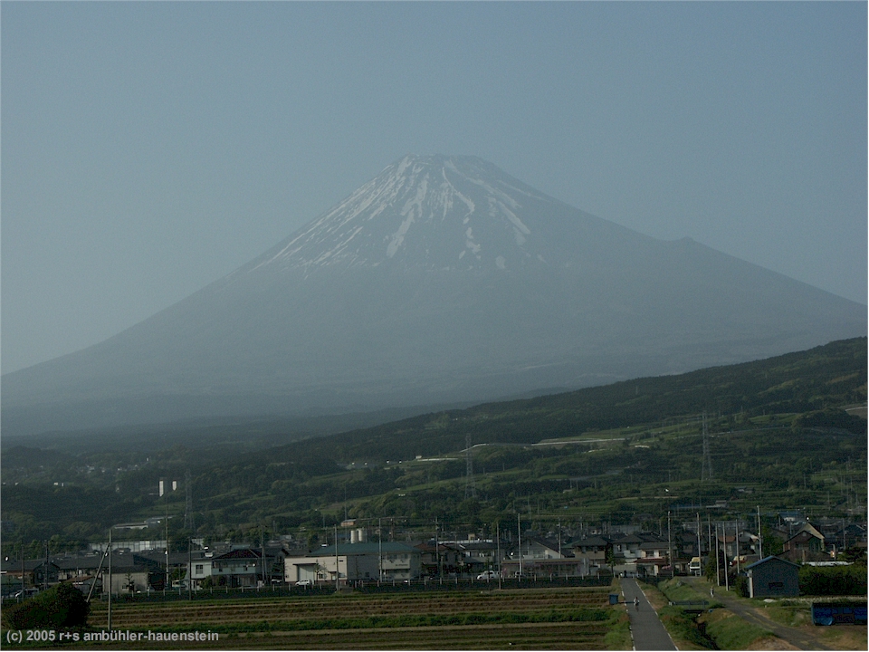 [ hakone: blick auf mount fuji aus shinkansen ]