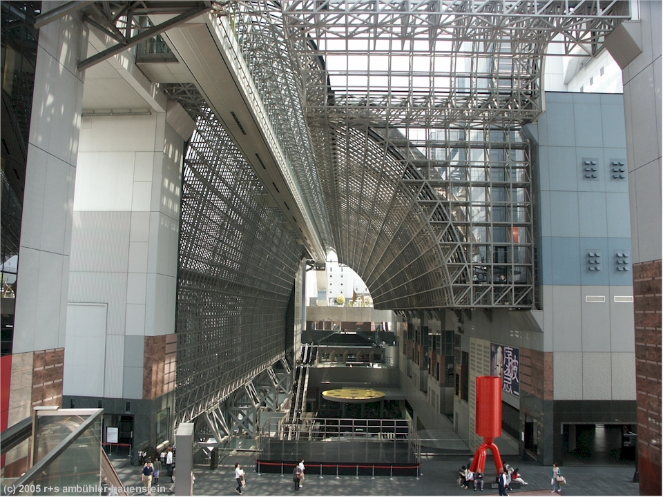 [ kyoto-station: innenansicht ]