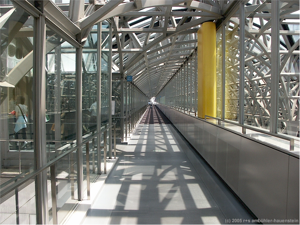 [ kyoto-station: innenansicht mit stahltrger ]