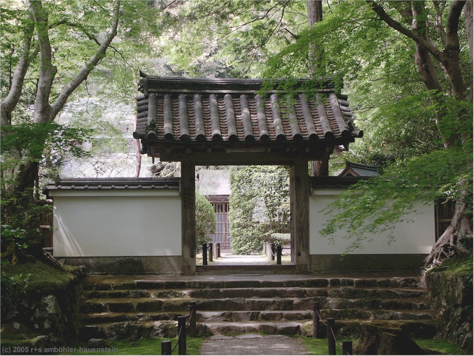 [ kyoto: eingang zum garten des jizo-ji ]