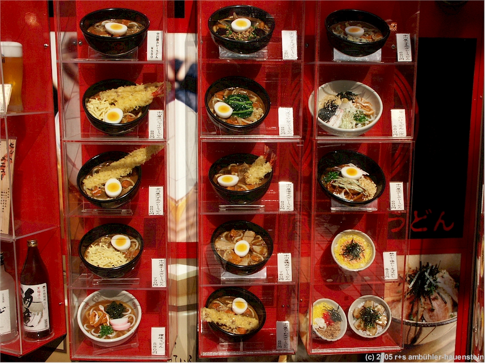 [ tokyo: auslage der menues - alles aus plastik ]