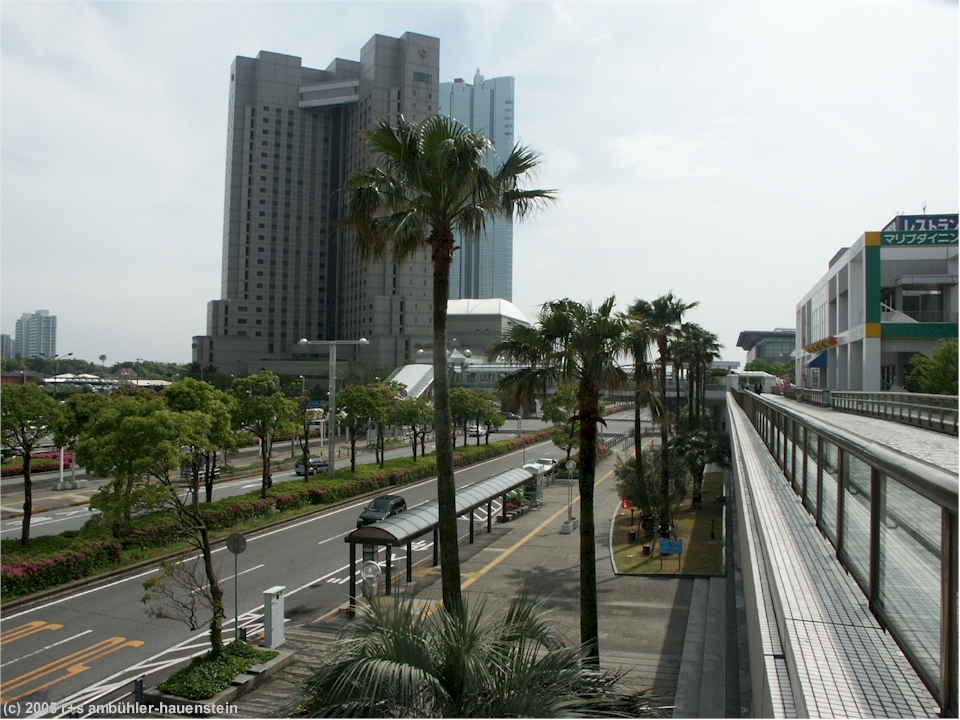 [ chiba: palmengesumte strassen und modernste hotels ]