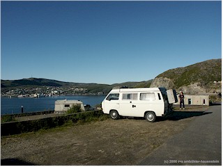 [ unser VW bus auf dem campingplatz hammerfest ]
