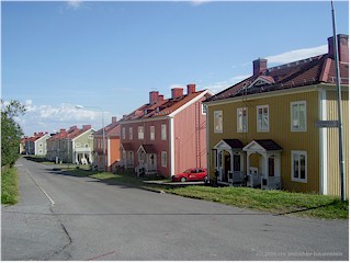 [ strasse mit wohnhuser in kiruna ]