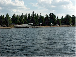 [ campingplatz moskosel vom boot aus gesehen ]