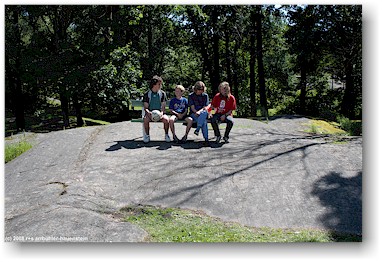 daniel, mathias, susanne und katrin im sibeliuksen park in helsinki