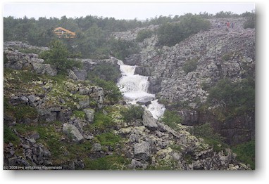 brcke und oberer wasserfall des njupeskrsfallet im fulufjllets nationalpark