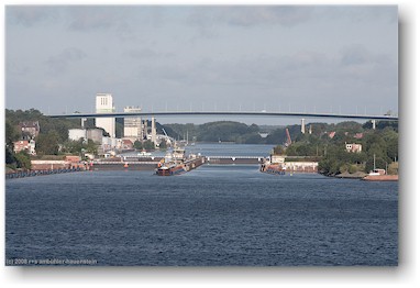 schleuse im berseehafen kiel, D