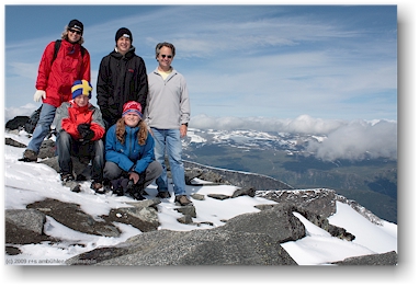 die ambis (susanne, mathias, daniel, katrin, reto) auf dem galdhpiggen, N
