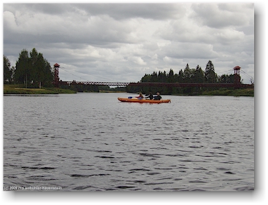 unsere kinder im boot vor der brcke bei limedsforsen, S