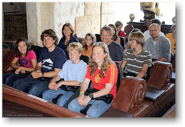 tina, laura, torsten und patrick in der zweiten reihe; nadia, daniel, mathias und katrin in der ersten reihe