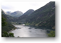geirangerfjorden mit kreuzfahrtschiff