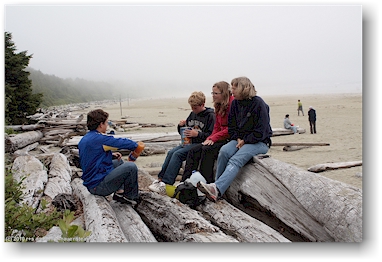 mittagessen an der pazifikkste der wickaninnish bay im pacific rim national park auf vancouver island