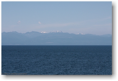 blick von der fhre auf die coastal range