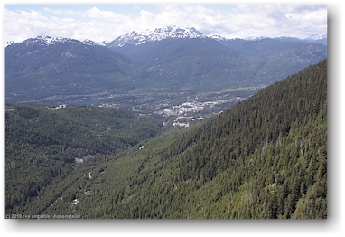 blick aus der peak2peak gondola richtung whistler