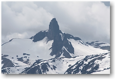 markante felsspitze der coast mountains, gesehen vom whistler mountain