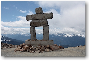 ilanaaq - basierend auf dem inukshuk - symbol der olympischen winterspiele 2010 - auf dem whister mountain
