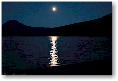 vollmond ber dem bowron lake