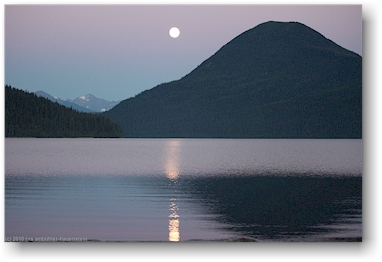 vollmond ber dem bowron lake, CAN