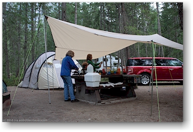 unser zelt auf dem campingplatz im mount robson provincial park in british columbia (BC), CAN