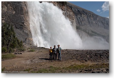 mathias, daniel und reto vor den emperor falls im mount robson provincial park, CAN