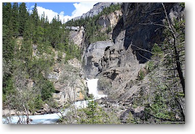 white falls am berg lake trail im mount robson provincial park, CAN