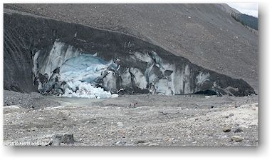 gletschertor am ende des athabasca glacier im jasper national park, CAN