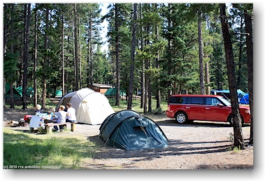 unsere zelte auf dem tunnel mountain village 1 campingplatz bei banff, CAN