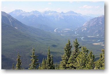 blick vom aussichtspunkt beim sulphur mountain ins bow river valley im banff national park, CAN